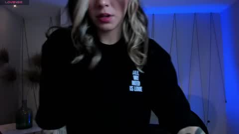 Maddi Collins online show from July 2026 11:18:01 AM