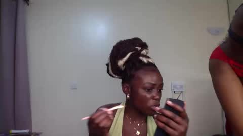 Maelys online show from May 2026 06:24:01 PM