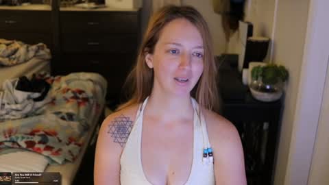 Snapshot of maevivant chatting on February 2026 04:01:01 PM Mae online show from February 2026 04:01:01 PM