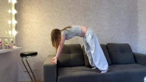 Marie online show from April 2026 07:01:01 AM