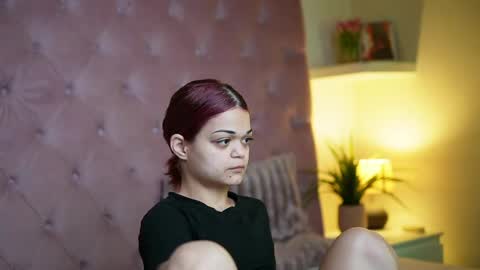  Maia  online show from April 2026 07:43:01 PM