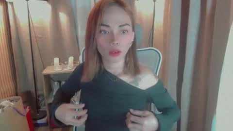 Snapshot of maicalovesyouu chatting on April 2026 12:57:02 PM Maica online show from April 2026 12:57:02 PM