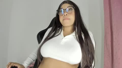 Snapshot of maison_sofiaa chatting on March 2026 03:43:02 AM online show from March 2026 03:43:02 AM