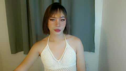 Snapshot of makeit_reyn chatting on June 2026 04:20:01 PM Reyn online show from June 2026 04:20:01 PM