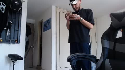 malek_xarx online show from April 2026 06:27:02 PM