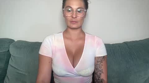 Snapshot of mandyrheaa chatting on November 2025 02:10:01 AM Mandy online show from November 2025 02:10:01 AM