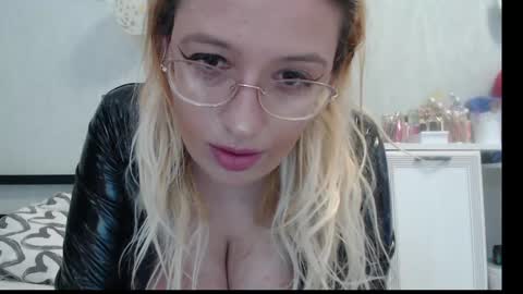 margo_shine online show from April 2026 02:21:01 PM
