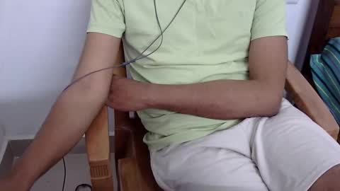 Snapshot of marinavine chatting on December 2024 04:32:01 PM The SHY UncutBoy online show from December 2024 04:32:01 PM