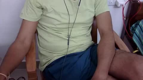 Snapshot of marinavine chatting on February 2025 01:30:02 PM The SHY UncutBoy online show from February 2025 01:30:02 PM