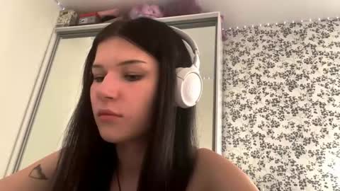 Mia 1st day here online show from May 2026 04:22:02 PM