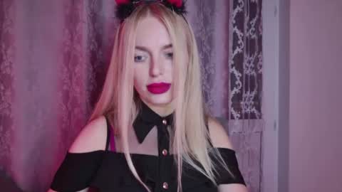 mariwell online show from June 2026 10:01:02 PM