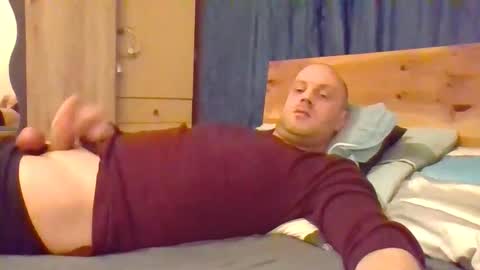 markus_7 online show from December 2025 07:32:01 PM