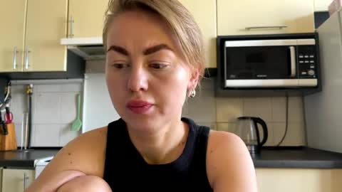 Snapshot of martaluna_ chatting on June 2026 07:11:01 AM Marta online show from June 2026 07:11:01 AM