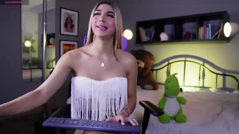 martinaa_rose online show from June 2026 12:09:02 PM