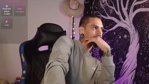 Snapshot of mateo60_ chatting on November 2025 11:48:01 PM Mateo online show from November 2025 11:48:01 PM