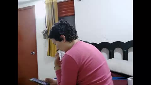 mauroluxandra online show from April 2026 10:12:01 PM