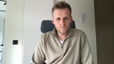 Max take off clothes online show from November 2025 12:02:02 PM