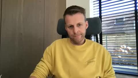 Max take off clothes online show from March 2026 10:22:02 AM