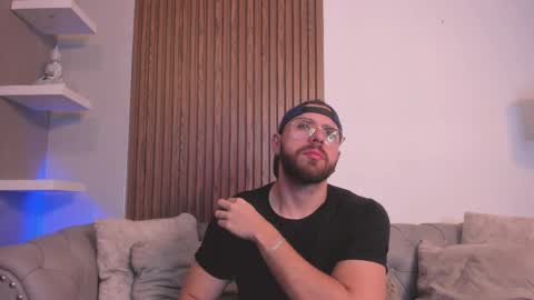 Snapshot of maximo_wolf1 chatting on May 2026 01:45:01 AM Maximo Wolf online show from May 2026 01:45:01 AM