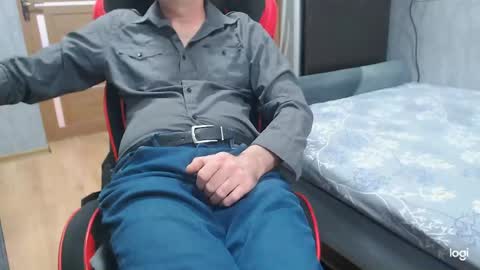 maximus3334 online show from April 2026 11:24:01 AM