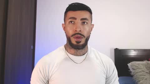 Independent Model online show from April 2026 02:44:01 AM