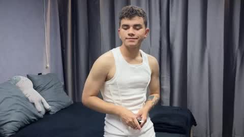 Snapshot of maxwoolf chatting on June 2026 02:11:01 PM Max online show from June 2026 02:11:01 PM