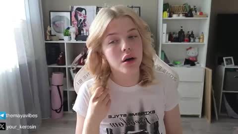 Snapshot of maya_blonde18 chatting on June 2026 03:42:01 AM Maya online show from June 2026 03:42:01 AM