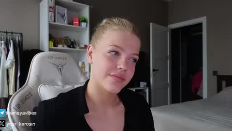 Snapshot of maya_blonde18 chatting on June 2026 03:46:02 AM Maya online show from June 2026 03:46:02 AM