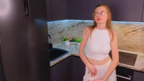 Mia online show from February 2025 07:13:01 PM