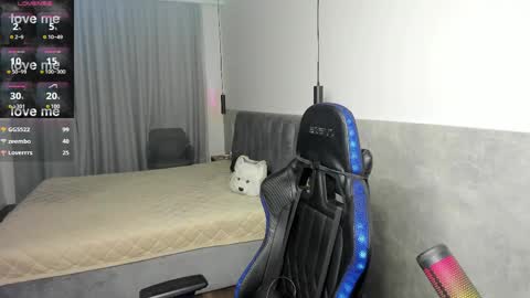 mcfly_11 online show from April 2026 09:15:01 PM