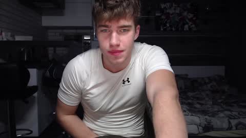 Snapshot of megamaxxxl chatting on December 2024 05:06:02 AM Max online show from December 2024 05:06:02 AM