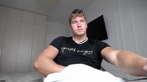 Snapshot of megamaxxxl chatting on September 2025 04:00:02 PM Max online show from September 2025 04:00:02 PM