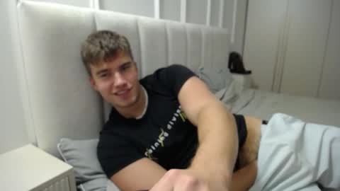 Snapshot of megamaxxxl chatting on October 2025 09:26:02 PM Max online show from October 2025 09:26:02 PM