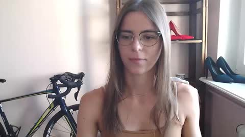 Megi online show from April 2026 06:22:02 AM