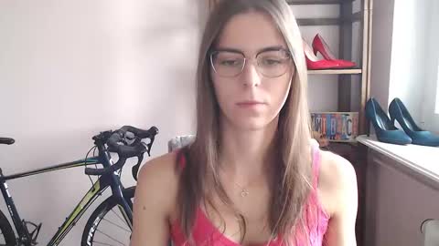 Megi online show from April 2026 06:24:01 AM