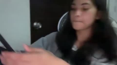 Snapshot of meiluxe chatting on April 2026 12:10:01 PM meiluxe online show from April 2026 12:10:01 PM