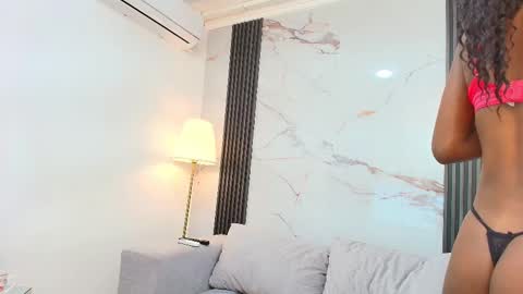 Snapshot of melaniepatton chatting on November 2025 12:16:01 PM Melanie online show from November 2025 12:16:01 PM