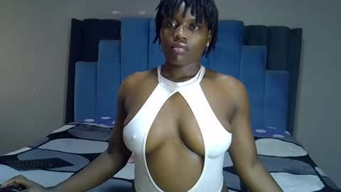 Snapshot of melanin_moon chatting on June 2026 01:13:01 PM Moon online show from June 2026 01:13:01 PM