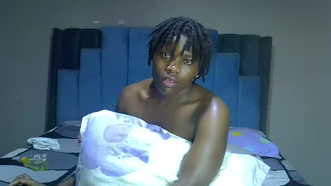 Snapshot of melanin_moon chatting on June 2026 09:47:02 PM Moon online show from June 2026 09:47:02 PM