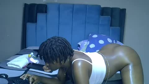 Snapshot of melanin_moon chatting on June 2026 11:31:01 PM Moon online show from June 2026 11:31:01 PM