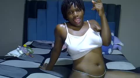 Snapshot of melanin_moon chatting on June 2026 12:27:01 AM Moon online show from June 2026 12:27:01 AM