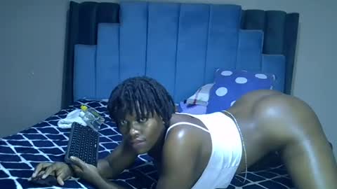 Snapshot of melanin_moon chatting on July 2026 11:22:02 PM Moon online show from July 2026 11:22:02 PM