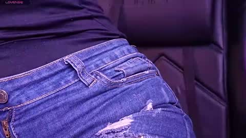 MelanyLuv online show from April 2026 09:17:01 PM