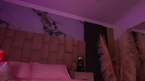 Snapshot of melanny_luv chatting on May 2026 08:32:01 PM MelanyLuv online show from May 2026 08:32:01 PM