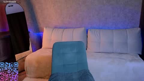 Melee Eva - Thumbs Up please  online show from April 2026 07:57:01 AM