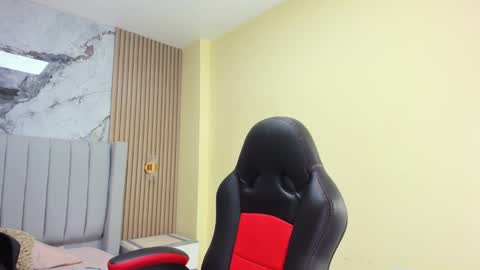 M E L I N A  online show from September 2025 06:51:01 PM