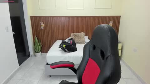 M E L I N A  online show from November 2025 07:03:01 PM