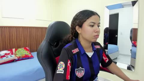 M E L I N A  online show from December 2025 07:19:02 PM