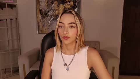 Snapshot of melissamoore_ chatting on June 2026 10:26:01 AM Call me Meli online show from June 2026 10:26:01 AM