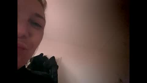 Snapshot of melli23 chatting on December 2024 01:55:01 PM Melli online show from December 2024 01:55:01 PM